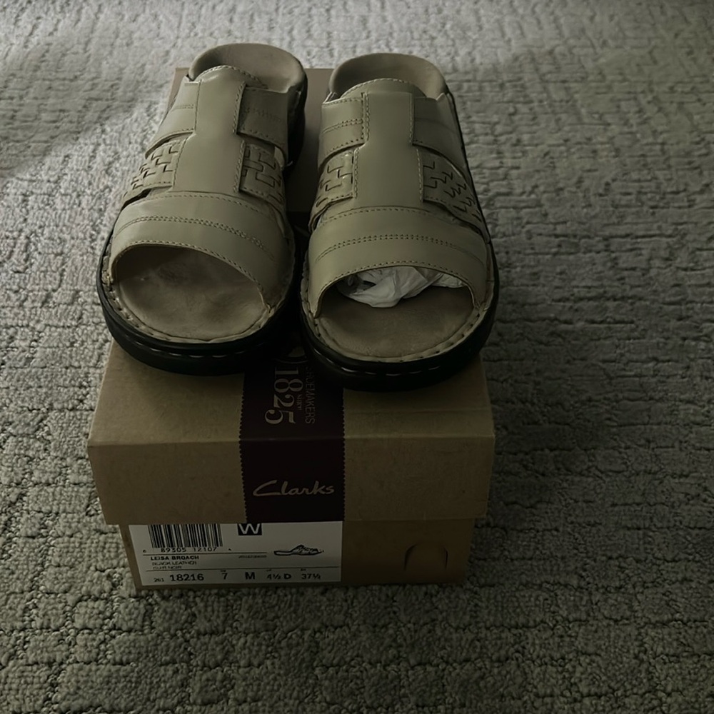 Sandals,new, size 7, light gray color